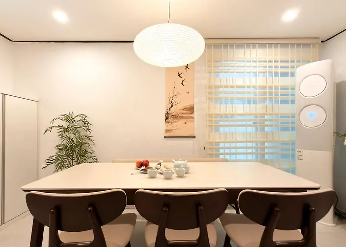 Villa 오픈할인 독립문역 2분 3룸 1층 경복궁 명동 전통시장 홍대 *